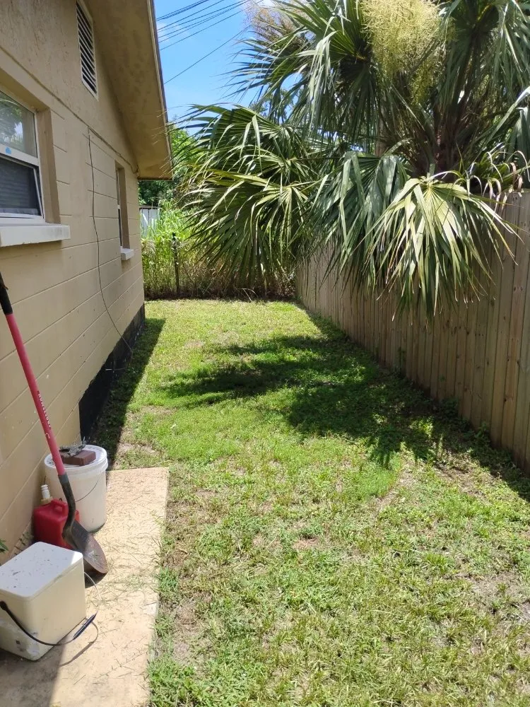 Local landscaping services experts serving Largo, FL - Labrador Lawn Care and Mulch