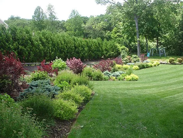 Professional yard maintenance experts serving Armonk, NY - Labriola Landscape Design