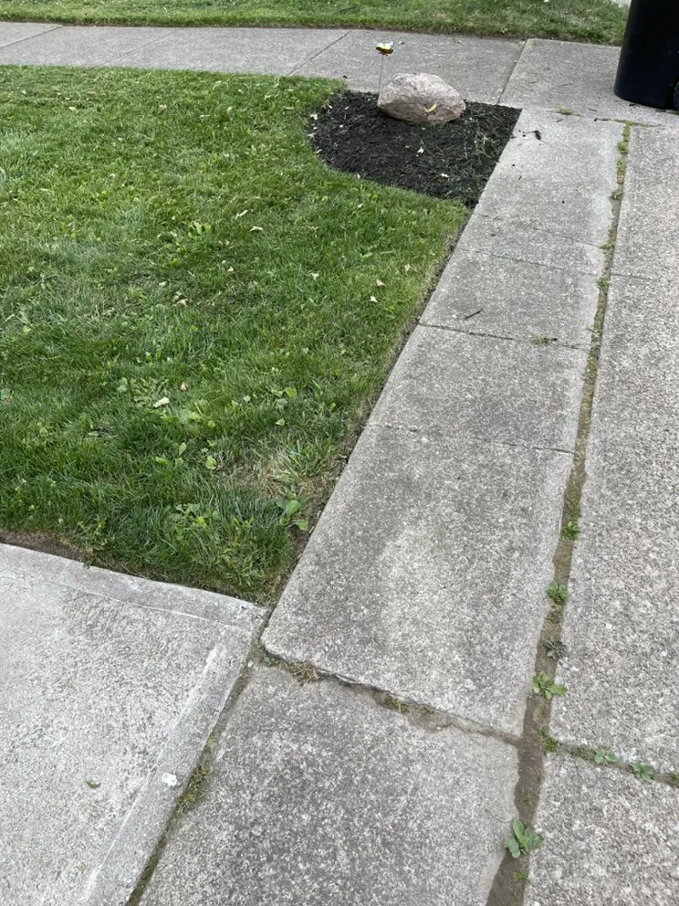 Custom lawn mowing service experts serving Mayfield, OH - Lackeys Incredible Landscaping