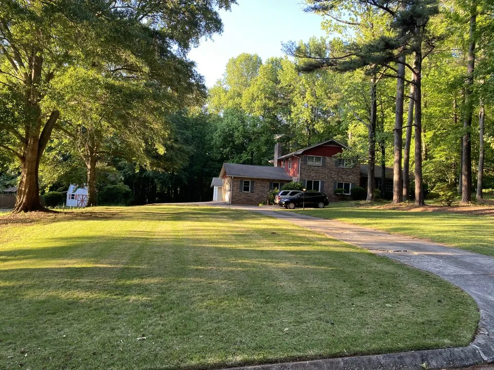 Custom yard cleanup service in Griffin, GA by Lackey’s Lawn Care