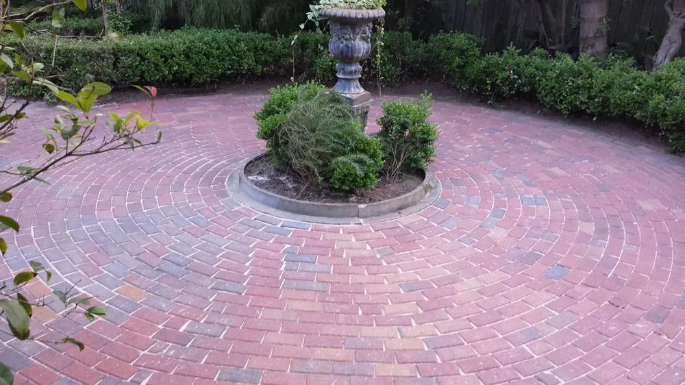 Affordable lawn care service in Kenner, LA by Lacoste Lawn Maintenance