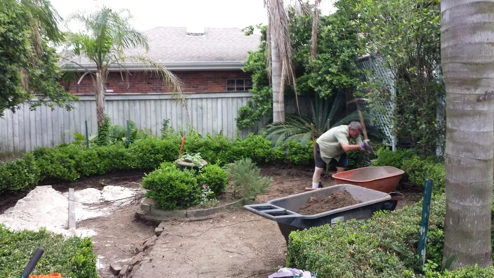 Custom yard cleanup service for beautiful yards across Kenner, LA - Lacoste Lawn Maintenance