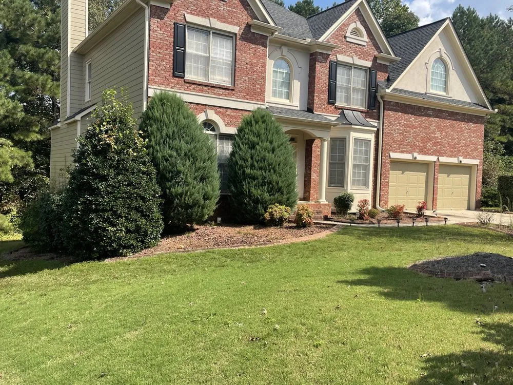 Custom lawn care service for beautiful yards across Atlanta, GA - Lacy Lawns
