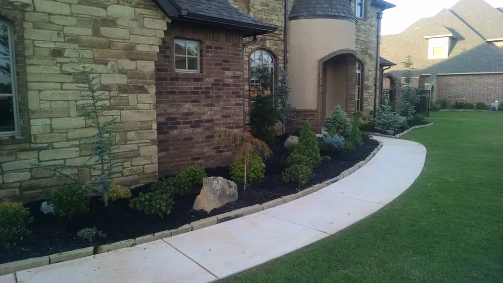 Reliable yard cleanup service for residential properties across Midwest City, OK - Ladan Lawnscapes
