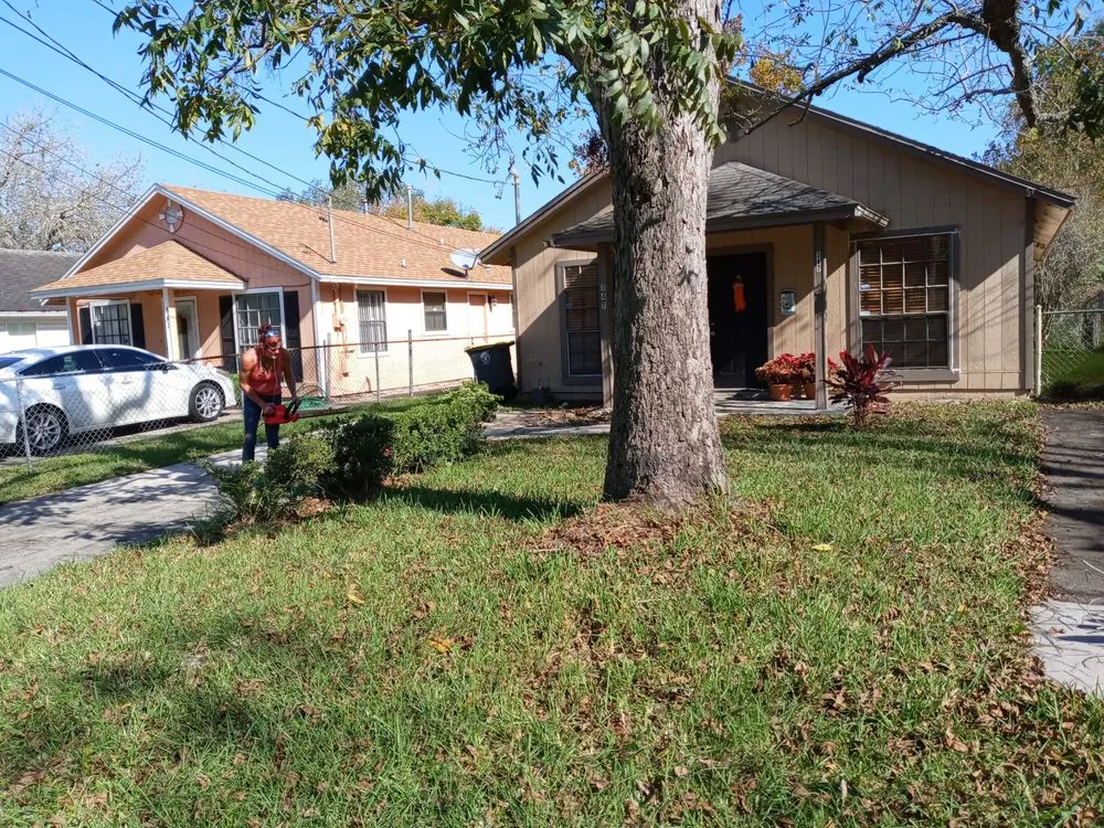 Local outdoor landscaping experts serving Jacksonville, FL - Ladycat's Lawns, Landscaping and More