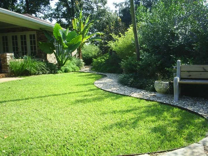 Reliable landscaping services in Lafayette, LA by Lafayette Landscape