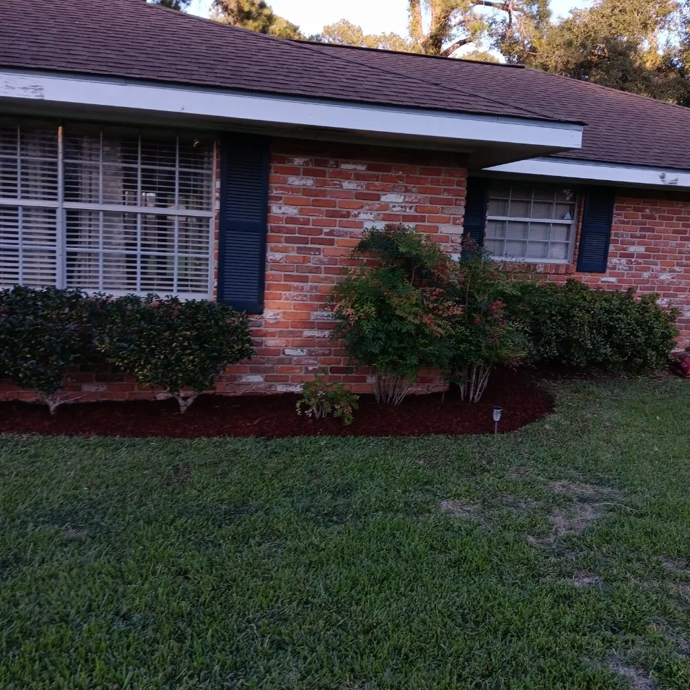 Affordable yard maintenance experts serving Lafayette, LA - Lafayette Lawn & Garden
