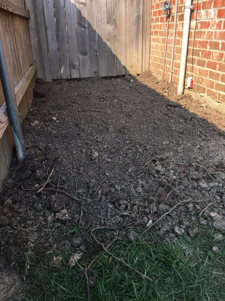 Custom yard cleanup service in Lafayette, LA - Lafayette Palms & Land Scaping