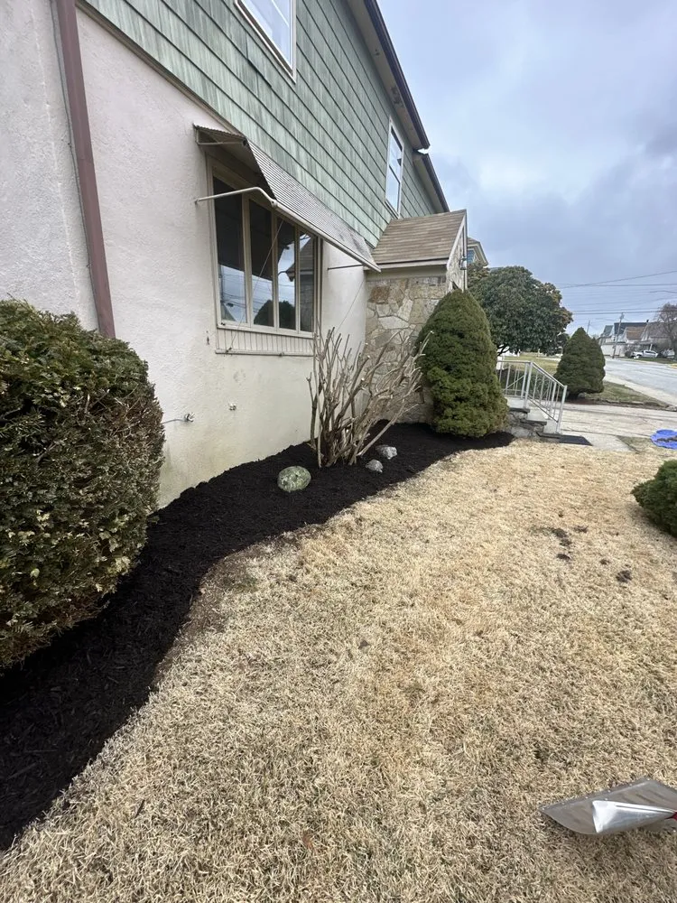 Local yard cleanup service in Norwich, CT by LaFlesh Landscaping