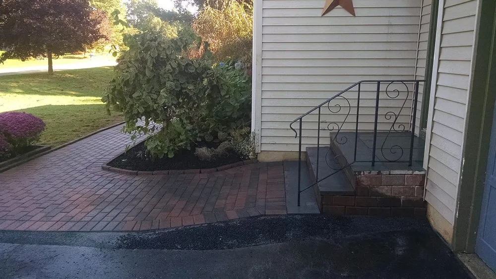 Top-rated yard maintenance experts serving South Windsor, CT - Laguardia Landscape