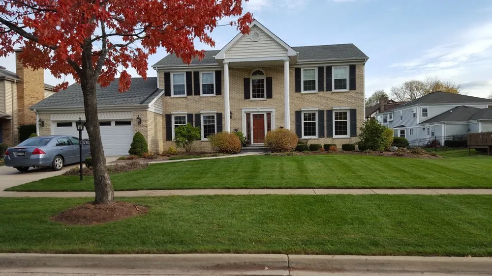 Custom lawn care service in Hanover Park, IL - Lagunas Landscaping