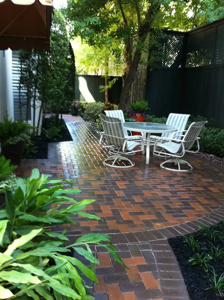 Professional garden landscaping experts serving Houston, TX - Laird Landscaping