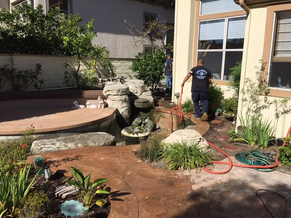 Expert lawn mowing service experts serving Orange, CA - Lake Management