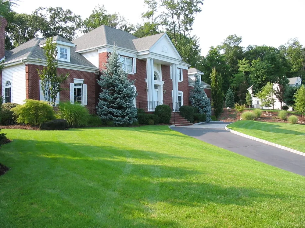 Expert lawn mowing service experts serving Smithtown, NY - Lake Norman Long Island Excavating