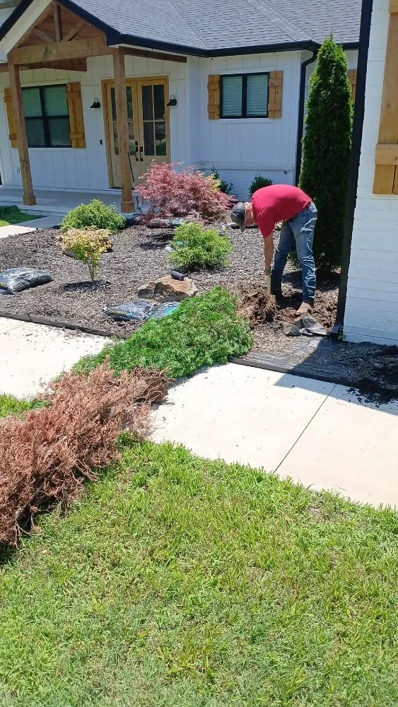 Trusted lawn mowing service in Salina, OK - Lake Side Lawn Care