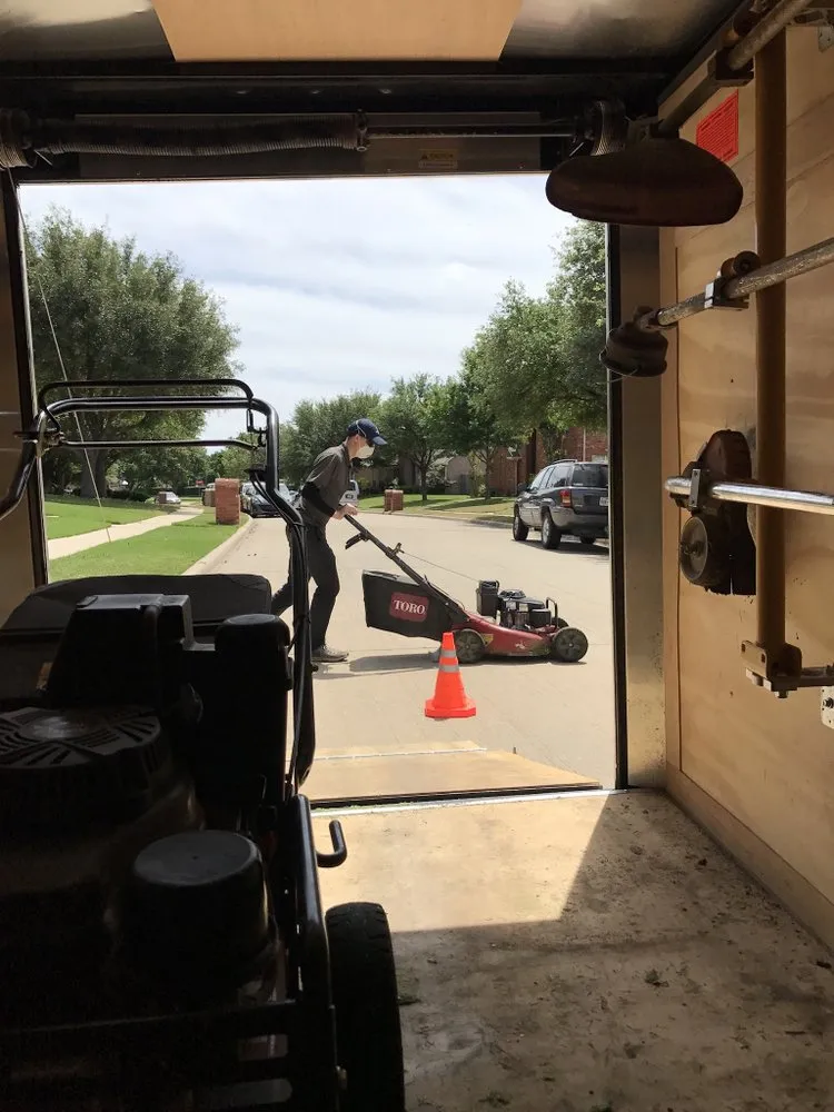 Affordable lawn mowing service in Frisco, TX - Lakehill Lawn