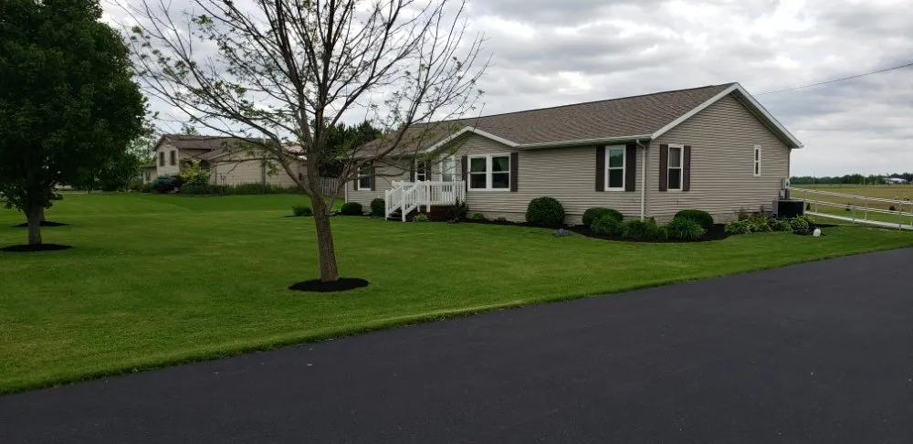 Custom lawn mowing service experts serving Sandusky, OH - Lakeland Lawncare