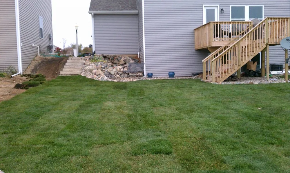 Local outdoor landscaping experts serving Waterford Township, MI - Lake's Lawn & Landscape