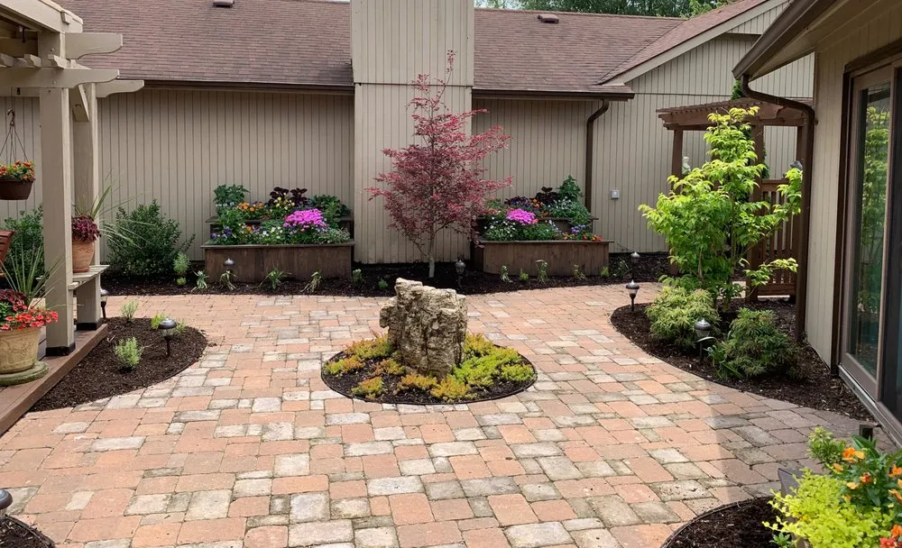 Local landscaping services experts serving Elyria, OH - Lakeshore Design & Landscaping