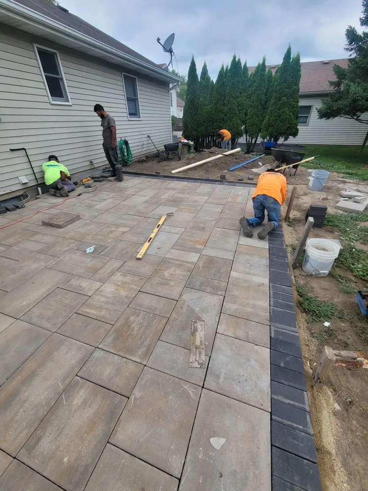 Custom landscaping services in Plano, IL - Lakeside landscapes & Lawn care