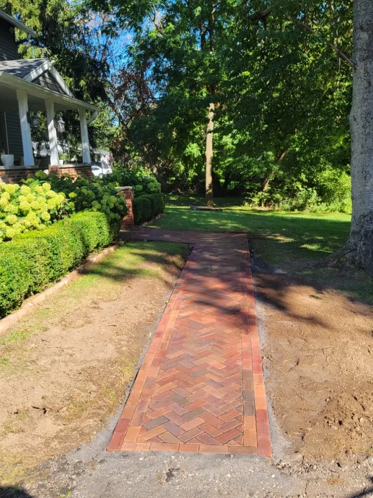 Expert lawn mowing service experts serving Rochester, NY - Lakeside Landscaping