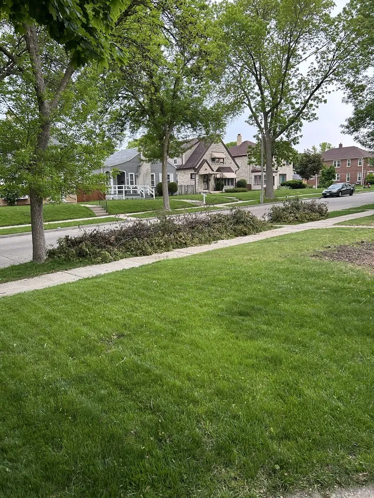 Affordable landscaping services in Milwaukee, WI by Lakeside Lawn Services & Snow Removal