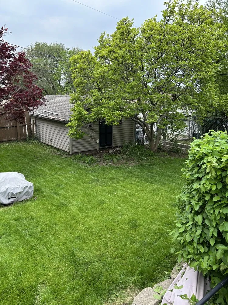 Affordable residential landscaping experts serving Milwaukee, WI - Lakeside Lawn Services & Snow Removal