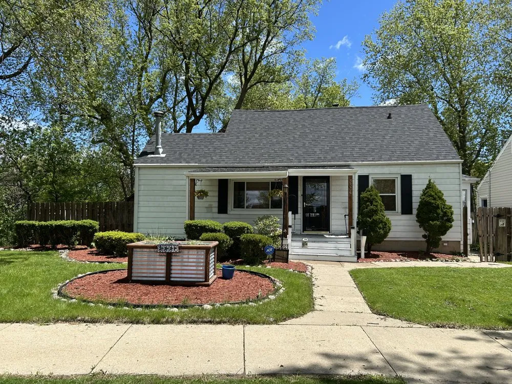 Affordable yard cleanup service experts serving Milwaukee, WI - Lakeside Lawn Services & Snow Removal