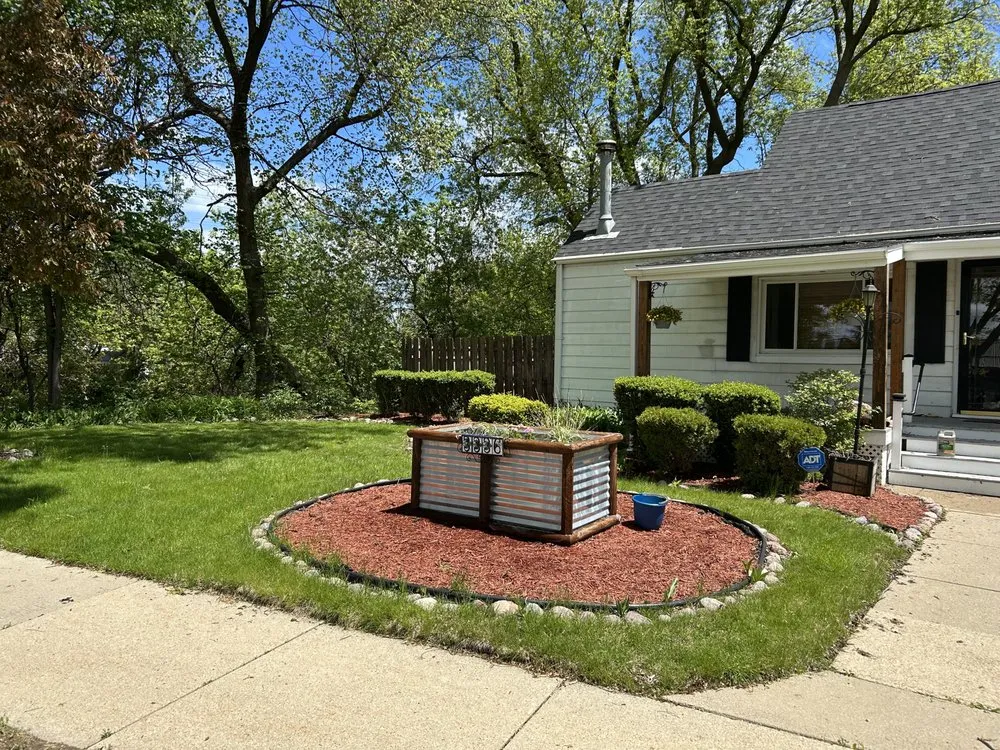 Top-rated landscaping services experts serving Milwaukee, WI - Lakeside Lawn Services & Snow Removal