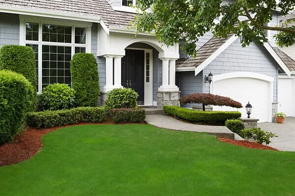 Professional lawn mowing service in Huntersville, NC - Lakeside Lawncare