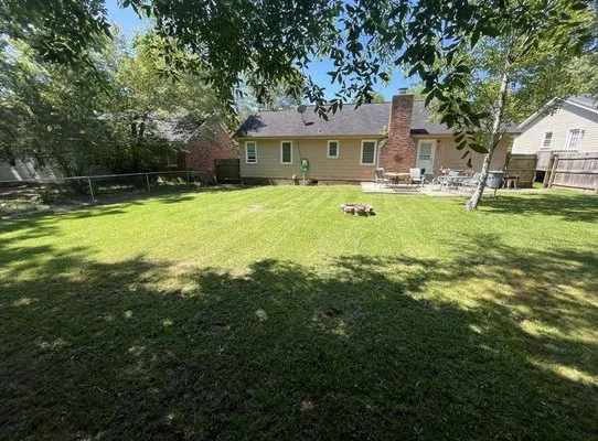 Lakeside Lawncare Logo