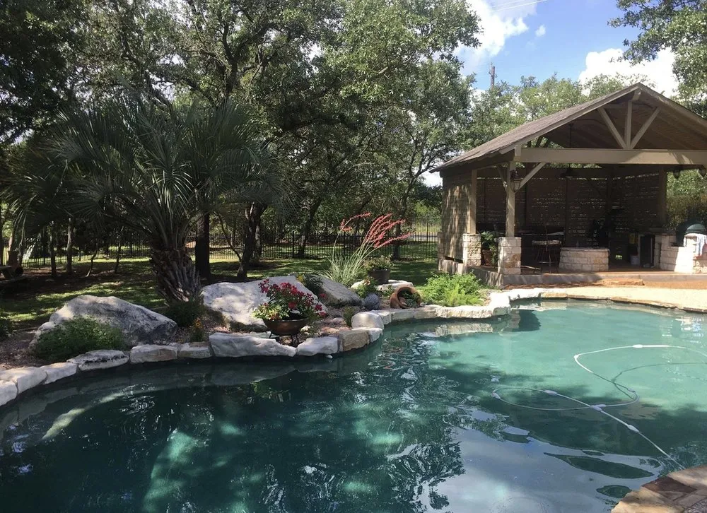 Top-rated garden landscaping in Lakeway, TX by Lakeway Landscapes