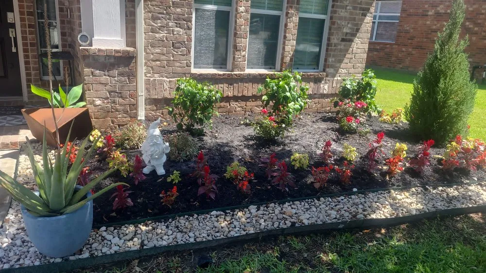 Top-rated yard maintenance for outdoor upgrades across The Woodlands, TX - Lakeway Landscaping