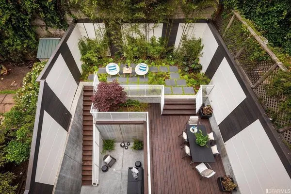 Lakian Landscape and Design Logo