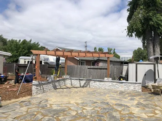 Lalos General Landscaping Logo