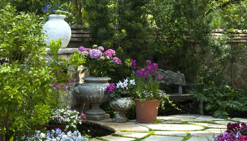 Professional outdoor landscaping experts serving Dallas, TX - Lambert Landscape Company