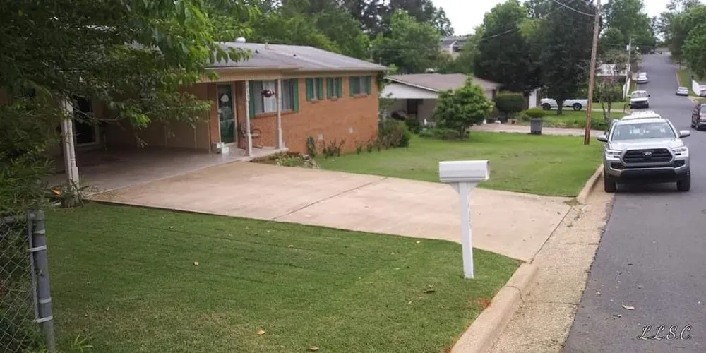 Professional yard cleanup service experts serving Hot Springs, AR - Lambert Lawncare and Surface Cleaning