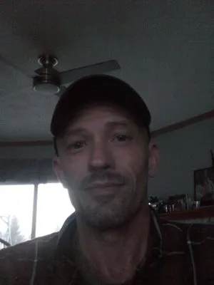 Lambert's Landscaping & Tree Removal Logo