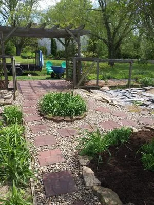 Lamontagne lawn care plus Logo