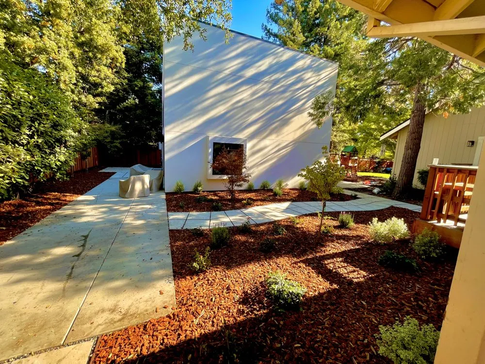 Professional outdoor landscaping in Lafayette, CA by Lamorinda Landscaping