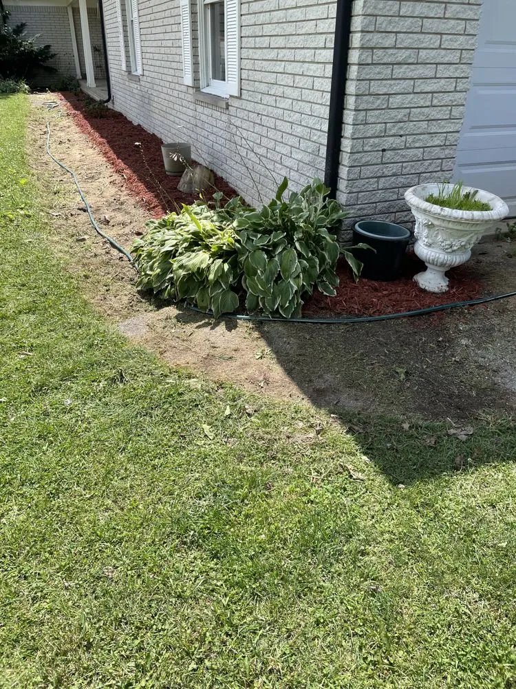 Top-rated landscape design for beautiful yards in Oxford, MI by Lance's Lawn Maintenance