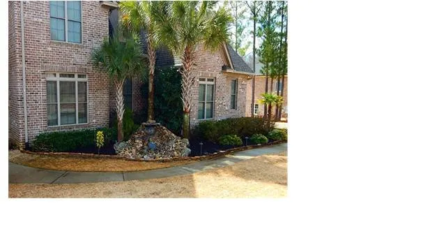 Custom lawn care service in Columbia, SC by Lancescape