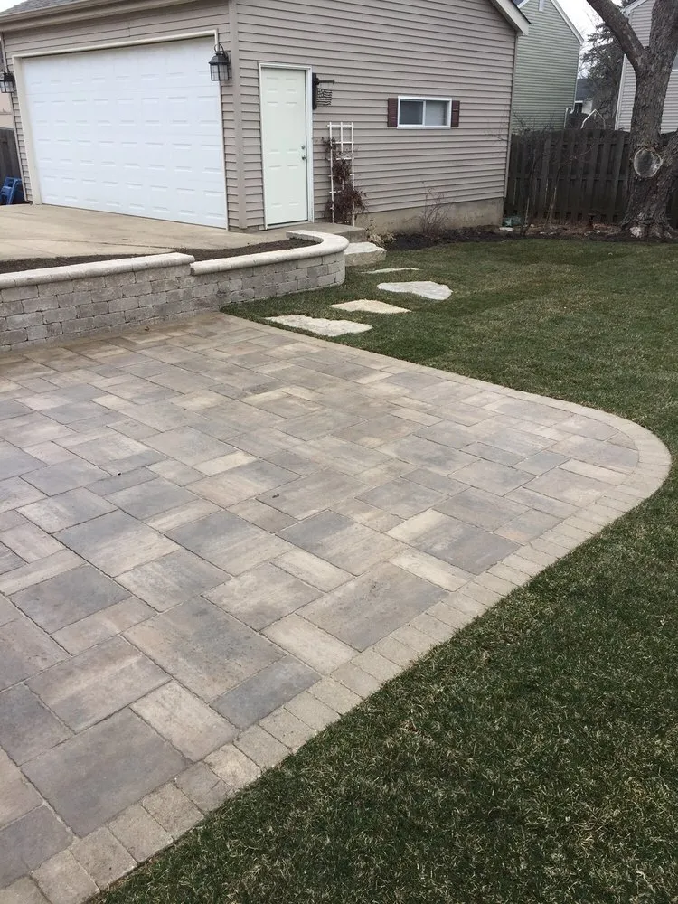 Top-rated yard cleanup service in Elgin, IL - Land and Lawn Services