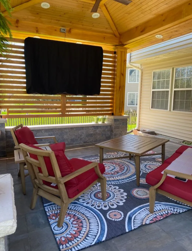 Custom residential landscaping in Elgin, IL - Land and Lawn Services