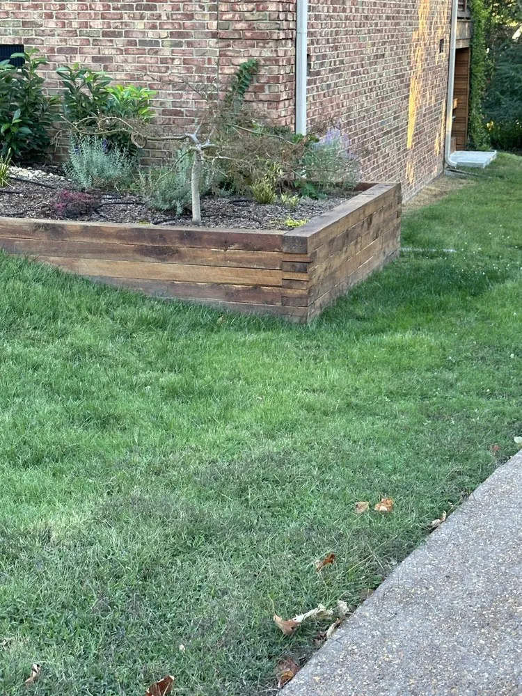 Professional lawn care service experts serving Nashville, TN - Land Escape