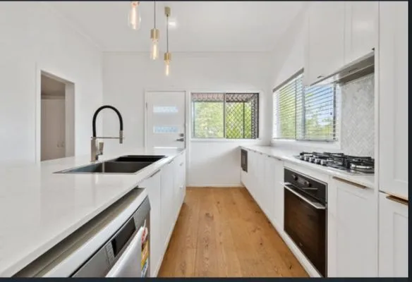 Land Interior & Renovation Logo