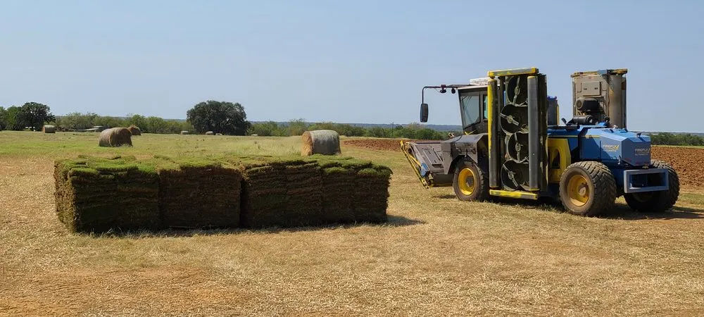 Local lawn mowing service experts serving Helotes, TX - Land-N-Lawns