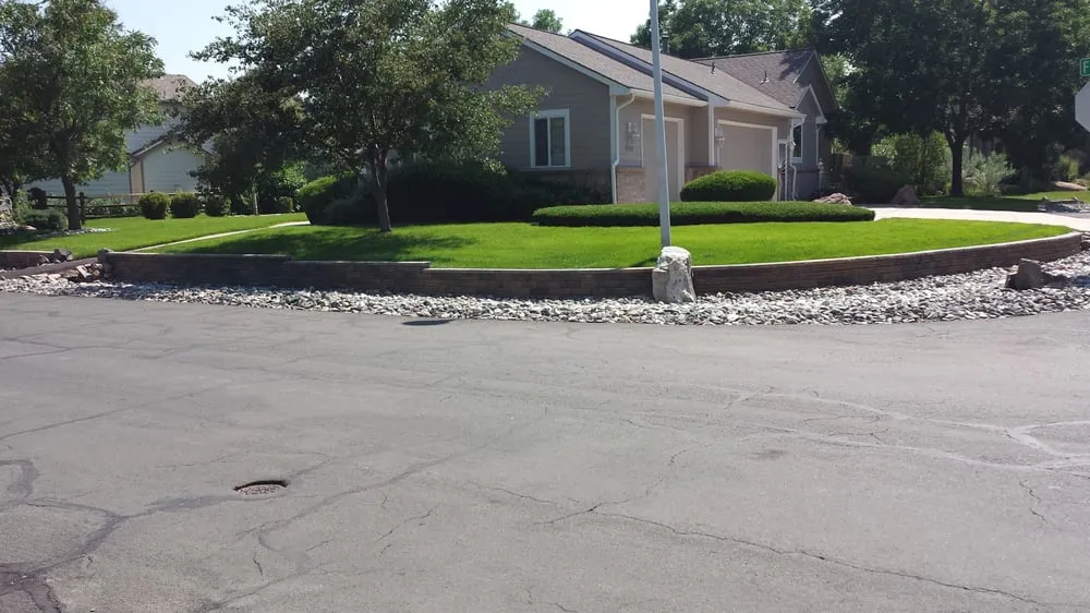 Affordable outdoor landscaping experts serving Denver, CO - Land of Green