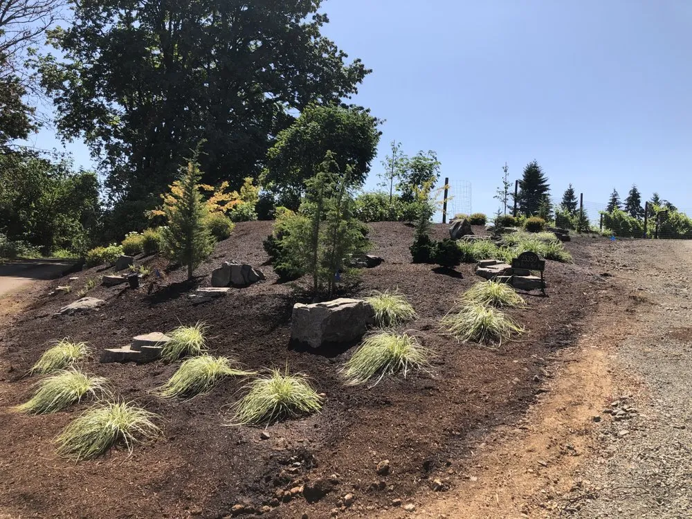 Professional garden landscaping experts serving Hillsboro, OR - Land Planet