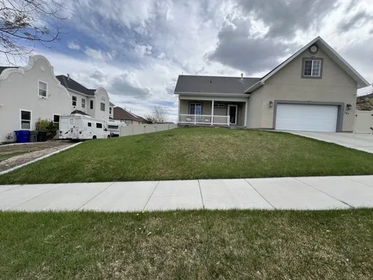 Landa Landscaping Services Logo